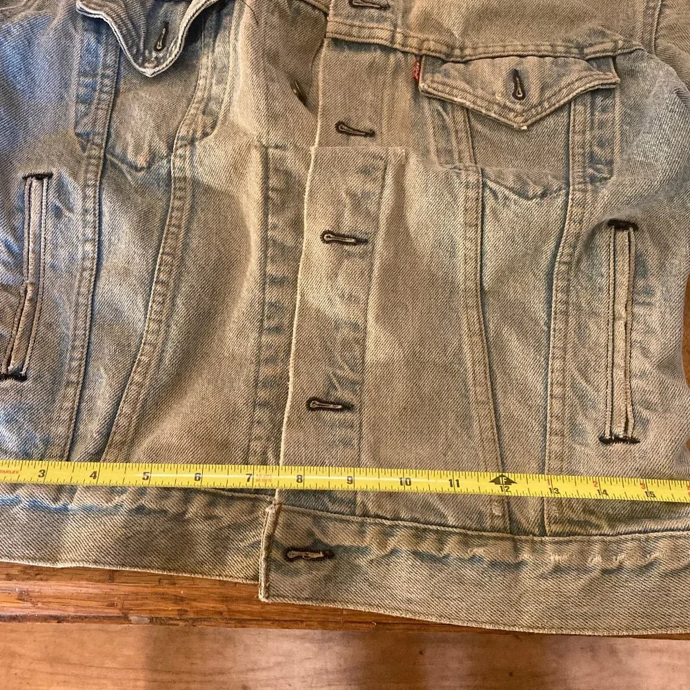Vintage Women's Levis Jean Jacket - Denim - Picture 10 of 11